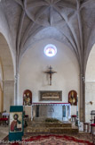 <center>L'église Saint Martin.</center>  Le chœur a probablement été édifié en 1524, année où le Sieur de Bouliers, seigneur de Dauphin, voulut bien concéder l'usage de sa chapelle comme église paroissiale, alors que l'ancienne se trouvait au quartier du Prieuré, sur remplacement du cimetière actuel. La nouvelle église fut alors dédiée à saint Martin de Tours. Le marchepied du maître-autel est en marqueterie de marbre.