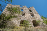 <center>Le pont du Moulin.</center>Le moulin. Le bâtiment principal fut le moulin à farine de Thorame-Haute, signalé au moins depuis le XVIIe siècle. Le bâtiment en contrebas fut un foulon, utilisé pour battre les « draps » afin de les rendre plus souples et solides. Au XIXe siècle, il est transformé en une scierie pour le bois de mélèze. Celle- ci a fonctionné jusqu'à la Seconde Guerre mondiale.
La fabrication du drap de laine est un savoir-faire local ancien qui a laissé son empreinte sur le territoire.