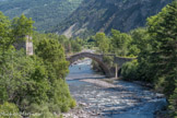<center>Le pont du Moulin.</center>Il est construit entre 1685 et 1688 par Eustache Ventre, maître maçon du village voisin de Colmars. Il est désaffecté en 1881 avec la construction d’une longue passerelle en bois plus en amont pour raccorder le hameau d'Ondres à la nouvelle route principale.