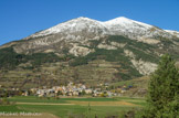 <center>Thorame Haute.</center>Après la chute de l’Empire romain, la vallée du haut Verdon connaît de nombreuses invasions durant plusieurs siècles : Vandales en 480, Ostrogoths en 508, Lombards en 570, des Sarrasins en 740, chassés en 885. Au Moyen Âge, on retrouve plusieurs documents concernant les implantations de moines, notamment de Saint-Victor. Une charte de l’abbaye de Saint-Victor établie en 1056 concerne déjà les communautés Haut Verdon. Cette époque est aussi marquée par l'installation de riches familles seigneuriales. La distinction entre les deux communautés distinctes semble s'opérer vers la fin du XIIIe siècle, avec les qualificatifs géographiques : Superiori pour Haut et Inferiori pour Bas, d’où Toramina Superiori qui deviendra au cours des siècles Thorame-Haute. En 1342, la communauté de Thorame-Haute est rattachée à la viguerie de Castellane par le comte de Provence. En 1390, les troupes de Raymond de Turenne ravagent la région et incendient le village. En 1486, la région est annexée au royaume de France.
