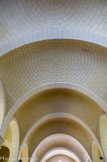 <center>Chapelle Notre-Dame de la Fleur.</center>La nef est voûtée de berceaux transversaux incurvés, séparés par des doubleaux en plein cintre retombant sur des colonnes à chapiteaux et délimitant cinq travées.