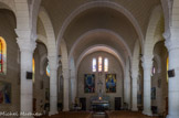 <center>Chapelle Notre-Dame de la Fleur.</center>Les vitraux ont été dessinés par l’abbé Juvénal, à l’origine de cette chapelle, et les peintures murales sont de Philippe Hosiasson, artiste d’origine juive, né à Odessa en Ukraine, qui s'était réfugié dans le Haut-Verdon durant la Seconde guerre mondiale. La nef est voûtée de berceaux transversaux incurvés, séparés par des doubleaux en plein cintre retombant sur des colonnes à chapiteaux et délimitant cinq travées. Les deux bas-côtés sont voûtés d'un berceau en plein cintre.