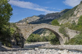 <center>Le pont du Moulin.</center>Les deux arches sont séparées par une pile, protégée par un avant et un arrière-becs.