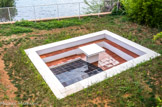 <center>Maison E1027</center> Le solarium avec une table pour les cocktail.
