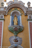 <center>Cathédrale Notre-Dame de la Nativité</center>Vence est le siège d’un évêché depuis l’an 374. Soixante-dix évêques s’y sont succédés jusqu’en 1801.  A partir de 1823 l’évêché de Vence fut alors placé sous l’autorité de l’évêque de Fréjus puis en 1886 englobé dans l’évêché de Nice.

La cité compte parmi les siens Alexandre Farnèse, évêque de la ville qui devint pape sous le nom de Paul III en 1534.

Un autre évêque, Antoine Godeau deviendra le cofondateur de l’Académie Française.