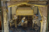 <center>Cathédrale Notre-Dame de la Nativité</center>Vitrine : Annonciation faite à Marie par l’ange Gabriel. Dans une chambre de style fin XVIIIe à laquelle on accède par une grande porte à double battant, la Vierge reçoit à genoux l’annonce qu’elle va enfanter du fils de Dieu. La chambre est ornée de mobilier : fauteuil, prie dieu, petite table à ouvrage, et vase de fleurs. Tenture de soie, dais en papier en relief, Vierge et anges en terre cuite. Fin XVIIIe.