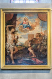 <center>Combloux, église saint Nicolas.</center>St Sébastien, martyr pour sa foi vers la fin du 3ème siècle et St Roch. N’ayant pas pu le faire apostasier, l’empereur condamne Sébastien, capitaine de sa garde, à servir de cible aux archers. St Roch, en tenue de pèlerin, le bâton à la main, accompagné de son chien, montre du doigt son genou blessé. Sans doute vient-il implorer sa guérison à l’occasion d’un pèlerinage au tombeau de St Sébastien. Au-dessus d’eux, la Vierge et l’Enfant-Jésus les couvrent de leur protection. St Sébastien et St Roch sont invoqués pour lutter contre la peste.