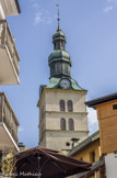 <center>Megève</center>Le clocher à bulbe a été érigé au XVIIIe siècle et partiellement reconstruit au siècle suivant, au cours de la Restauration sarde par le megévand Muffat de Saint-Amour.