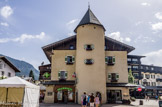 <center>Megève</center>Donjon dit « La Tour de Demi-Quartier », ancienne maison de la famille de Capré, , seigneurs de Megève, et mairie de Demi-Quartier.