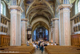 <center>Église Saint-Jean-Baptiste </center>Un premier édifice, dont la date de construction nous est inconnue, est mentionné à Megève dès 1202. Les trois parties principales du bâtiment actuel renvoient à trois époques différentes : le chœur, de style gothique tardif, date du milieu du XVe siècle ; la nef a quant à elle été entièrement reconstruite à la fin du XVIIe siècle ; l’avant nef, enfin, a été ajoutée dans les années 1870.