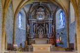 <center>Église Saint-Jean-Baptiste </center>A droite, le tabernacle est scellé dans le mur. Daté de 1443, il a été mis à jour lors des travaux de restauration de 1955.Le retable, daté de 1731, offert par les époux Périnet, a été sculpté et peint par Jean Baptiste Bozzo, sculpteur de l’empereur d’Autriche Ferdinand VI. Partiellement détruit pendant la période révolutionnaire, il fut reconstruit et mis au goût du jour avec la restauration Sarde. 
Le panneau inférieur comprend l’autel finement décoré d’ors et le tabernacle surmonté d’un baldaquin.
Le panneau central est occupé dans sa partie centrale par le baldaquin qui surmonte le tabernacle. Entre les colonnes en stuc supportant des chapiteaux dorés et qui forment à droite et à gauche des niches, on peut admirer les statues dorées de Ste Élisabeth avec Jean-Baptiste enfant, et Ste Anne enseignant Marie enfant. Deux autres statues fixées sur un socle dans le mur du chœur à hauteur des précédentes : Bienheureux Amédée de Savoie à gauche et St Joseph à droite.
La partie supérieure est composée d’un remarquable dais avec colombe blanche et angelots.