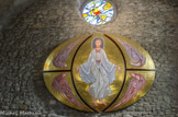 <center>Chapelle Sainte-Anne </center>Elle abrite une icône sur bois doré de 2005,
faite par Karine Vadim, artiste russe.  Elle représente un Christ en majesté, entouré du « tétramorphe ». Les « quatre êtres vivants » dont parlent le prophète Ezéchiel et l’Apocalypse, sont l’emblème des quatre évangélistes : le lion pour Marc, le taureau pour Luc, l'homme pour Matthieu et l'aigle pour Jean. Dans l'auréole, l'alpha et l'oméga et la croix. On peut dire que c'est une icône baroque car elle est de couleur or, le personnage est déformé, le nez et la bouche sont étroits pour montrer la dimension spirituelle.