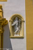 <center>Saint-Nicolas-de-Véroce</center>A droite saint Paul, dans une attitude désinvolte typique de l'art populaire. Après sa conversion sur le chemin de Damas vers l'an 36, il devint un fervent apôtre du Christ et nous laissa ses épîtres destinées à encourager les Eglises naissantes et à soutenir leur foi.