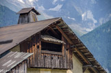 <center>Hameau des Chattrix </center>Les cheminées savoyardes sont appelées des bournes.