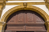 <center>Eglise de la Sainte Trinité des Contamines Montjoie</center>La porte a été sculptée au XVIIIe siècle, par un artisan de Viuz-en-Sallaz, en Chablais.