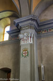<center>Eglise de la Sainte Trinité des Contamines Montjoie</center>Les Croix de Consécration sont aux armes de la Maison de Savoie. Les chapiteaux (en stuc) des pilastres sont mis en valeur par un fond rouge.