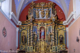 <center>Notre-Dame de la Gorge</center>Le maître-autel et son retable sont de style baroque du XVIIIème siècle. Il serait l’œuvre de Jacques Clairant, artiste chambérien. Au dessus de tabernacle trône une vierge à l'Enfant honorée par 2 anges et de chaque côté Saint Antoine, premier patron du lieu et Saint Bernard de Citaux, le chantre de la Sainte-Vierge. Ces statues ne sont pas d'origine.