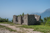 <center>Mémorial National des Troupes de Montagne sur le Mont Jalla.</center>La ruine ouest.