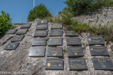 <center>Mémorial National des Troupes de Montagne sur le Mont Jalla.</center>Le « mur du souvenir »