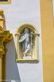 <center>Saint-Nicolas-de-Véroce</center>A droite saint Paul, dans une attitude désinvolte typique de l'art populaire. Après sa conversion sur le chemin de Damas vers l'an 36, il devint un fervent apôtre du Christ et nous laissa ses épîtres destinées à encourager les Eglises naissantes et à soutenir leur foi.