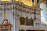<center>Saint-Nicolas-de-Véroce</center> Des anges musiciens tenant de longues trompettes, encadrent le chœur.