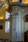 <center>Saint-Nicolas-de-Véroce</center>Un entablement, dont la frise est peinte de rinceaux et d'angelotss  circule tout autour de l’édifice, avec un traitement plus soutenu vers le chœur. Cet entablement sépare le paroissien sur terre, du royaume de Dieu. Les cannelures sont en trompe-l'oeil.