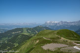 <center>Tramway du Mont-Blanc.</center> A droite, la chaîne des Fiz.