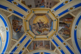 <center>Saint-Nicolas-de-Véroce :  Église  Saint-Nicolas-de-Myre.</center> Au centre de la fausse coupole octogonale, à la croisée du transept, la « Glorification de saint Nicolas » est plus majestueuse que jamais, entourée de 4 épisodes de la vie de saint Nicolas. Saint Nicolas est choisi comme Evêque de la ville de Myre. Saint Nicolas dote trois jeunes filles pauvres pour les sauver de la prostitution. Saint Nicolas apaise la tempête. Saint Nicolas sauve de la mort trois officiers. Cette Glorification du saint que l’on voit, au centre, entrer au ciel où l’introduisent des anges est une évidente réminiscence de l’art baroque.