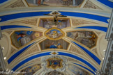 <center>Saint-Nicolas-de-Véroce :  Église  Saint-Nicolas-de-Myre.</center> Dans le Chœur, le Sacrifice d’Isaac du médaillon central est  entouré de 4 tableaux qui présentent les mystères de l’incarnation : la Nativité, le Christ en croix, l'Annonciation, Jésus au jardin des oliviers.