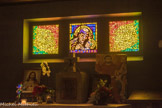 <center>Saint-Gervais-les-Bains : Eglise Notre-Dame-des-Alpes au Fayet.</center> Pour les autels de dévotion, constitués chacun d’une rangée de trois vitraux dont un seul à personnage, Cingria reprend cette organisation centrée sur une scène ou un portrait. Sainte Thérèse et Saint Antoine de Padoue sont entourés de vitraux décoratifs abstraits qui semblent fonctionner à la manière du fond doré des mosaïques byzantines.