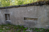 <center>Albertville : Fort du Mont.</center> Les défenseurs visaient et tiraient grâce à des ouvertures ressemblant aux meurtrières d’autrefois : les créneaux à fusil.