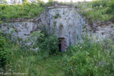 <center>Albertville : Fort du Mont.</center> Un abri pour les hommes et les munitions. Au-dessus, une plarforme d'artillerie pour un canon de 120 de Bange.