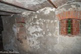 <center>Albertville : Fort du Mont.</center> L’intérieur de la caponnière double à étage.