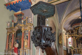 <center>Hauteluce : Église Saint-Jacques-d'Assyrie.</center> Le mouvement dans les attitudes évoque le style particulier et expressif du sculpteur savoyard Jacques Clérant.