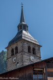 <center>Beaufort-sur-Doron : Église Saint-Maxime.</center> La tour du clocher est massive.