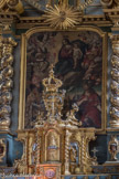<center>Beaufort-sur-Doron : Église Saint-Maxime.</center> Registre inférieur. Saint Maurice en légionnaire agenouillé. Au-dessus d’eux, la Vierge et l’Enfant parmi les anges musiciens observent la scène.