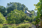 <center>Conflans et son Quartier médiéval.</center> Château Rouge ou maison forte du Noyer. Édifice de la fin du XIVe siècle en briques, il fut la possession des familles de Belletruche, Garrivod, Granier, Apponex, Roger, Rey et Favier du Noyer .