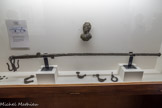 <center>Conflans : Musée d’Art et d’Histoire.</center> Balance romaine (statera).
Fer – Bronze. Villa de Gilly-sur-Isère. IIe - IIIe siècle.
Si le modèle de cette balance est commun, sa longueur (1,53 mètre) en fait un objet unique en Gaule et peut-être même en Europe.
Elle permettait des pesées allant jusqu'à 109 kg environ.