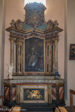 <center>Conflans et son Église baroque Saint-Grat.</center> L’autel de Saint François de Sales qui, de passage à Conflans, conseilla aux Conflarains d’y appeler les Capucins. Cette chapelle fut fondée en 1681 par Philibert Rosset.