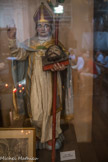 <center>Conflans et son Église baroque Saint-Grat.</center> Saint Grat. Selon un légendaire totalement fantaisiste rédigé XIIIe siècle par le chanoine Jacques de Curiis (mort en 1285), il aurait découvert en Palestine la tête de saint Jean Baptiste dans un puits, après que Salomé l'a fait décapiter. Il est représenté habituellement avec les signes épiscopaux, avec la tête de saint Jean Baptiste sur un plateau.