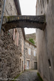 <center>Alba-la-Romaine</center>Rue du Four avec la face nord du château avec l'échauguette, en arrière plan.