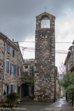 <center>Alba-la-Romaine</center>Ce beffroi a probablement été élevé au XVIIe siècle sur l'ancienne halle. En moellons de basalte et chaînages d'angle en calcaire, il est surmonté d'un clocher-mur percé d'une baie en plein cintre. Il a été réparé en 1878, l'horloge a été supprimée et la cloche, datée de 1602, déplacée dans le campanile de la mairie en 1939.