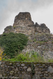 <center>Le hameau de La Roche</center>Le roc Saint-Jean. Au sommet, vestiges du donjon.