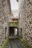 <center>Le hameau de La Roche</center>Rue du Four qui aboutit à la porte de Bressac, du nom du propriétaire du quartier au XIIIème siècle, Pons de Bressac.