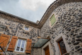 <center>Le hameau de La Roche</center>La  maison consulaire.