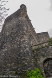 <center>Le château</center>Seule la partie nord-ouest du bâtiment comporte encore les vestiges du château fort médiéval. Bâtiment rectangulaire appelé « le vieux bâtiment » au XVIIIe siècle, il est actuellement en ruine.