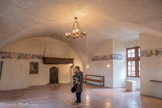 <center>Le château</center>La salle des fresques ou ancienne bibliothèque . Elle communiquait avec l'écurie en dessous par l'escalier que l'on a vu.. La fresque d'inspiration médiévale a été peinte en 1934.