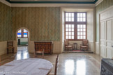 <center>Le château</center>La chambre du roi, mosaïque au sol à fleurs de lys.