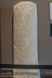 <center>MuséAl</center>Les Romains installaient des bornes au bord des routes, tous les mille pas romains (soit 1478,50 m) pour indiquer les distances comptées depuis le chef-lieu de cité.
Progressivement, les inscriptions au nom de l’empereur en sont venues à avoir une intention honorifique, une valeur d’hommage, sans que le milliaire ne perde sa fonction utilitaire. <br>
Milliaire des Combes, trouvé en 1861 dans la vallée du Frayol, probablement à son emplacement d’origine (actuelle route nationale 102, entre Le Teil et Alba-la-Romaine montée des Combes).
Datée de 145 après J.-C., elle a été installée le long de la route d’Antonin le Pieux, allant de Lyon à Nîmes : [M(ilia) P(assuum). IIII]... signifie « à 4 000 pas » d'Alba.  
.