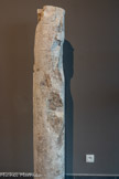 <center>MuséAl</center>Borne retrouvée en 1966 au Teil.
Datée du début du IVème siècle après J.-C., elle comporte trois inscriptions successives qui rendent hommage à la famille constantinienne sous des formes qui relèvent du culte impérial. L’expression épigraphique du culte des empereurs divinisés après leur mort (ici « Divo Constantio ») est plutôt rare en Gaule. Ce document helvien est donc un témoignage exceptionnel, une manifestation d’attachement ou de propagande impériale sur une route du sud de la Gaule